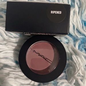 Mac Powder Kiss Eyeshadow Single in Ripened